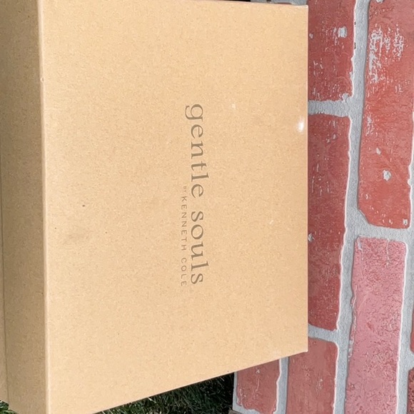 Gentle Souls by Kenneth Cole - Picture 4 of 5